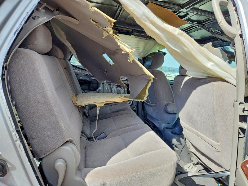 Photo 10 from auction – 2001 TOYOTA SEQUOIA with VIN 5TDBT44AX1S047545
