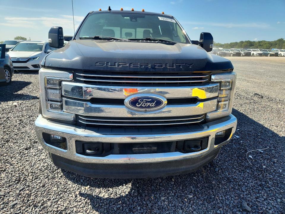 Снимка 5 от търг – 2019 FORD F350 с VIN 1FT8W3BT4KEF88517