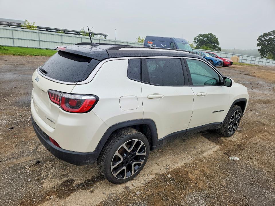 Фото 3 с аукциона – 2017 JEEP COMPASS с VIN 3C4NJDCB3HT681714