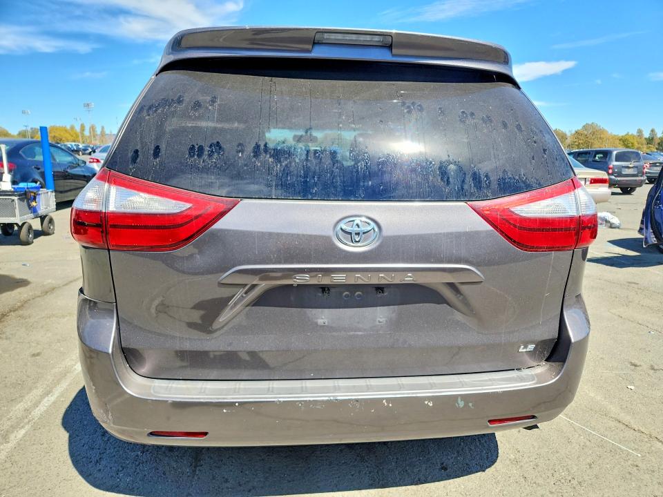 Photo 6 from auction – 2015 TOYOTA SIENNA with VIN 5TDKK3DCXFS547470