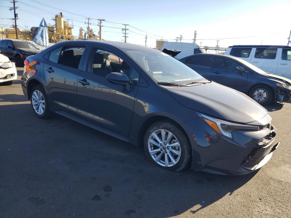 Снимка 4 от търг – 2026 TOYOTA COROLLA HYBRID с VIN JTDBCMFE0T3137694