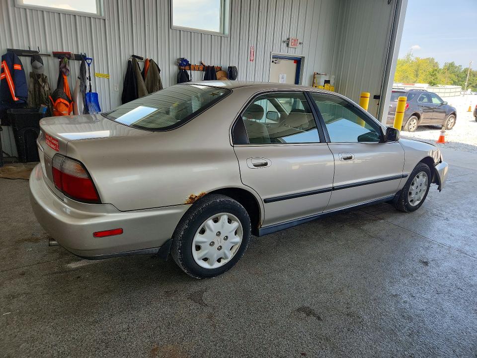 Photo 3 from auction – 1997 HONDA ACCORD with VIN JHMCD5639VC021062