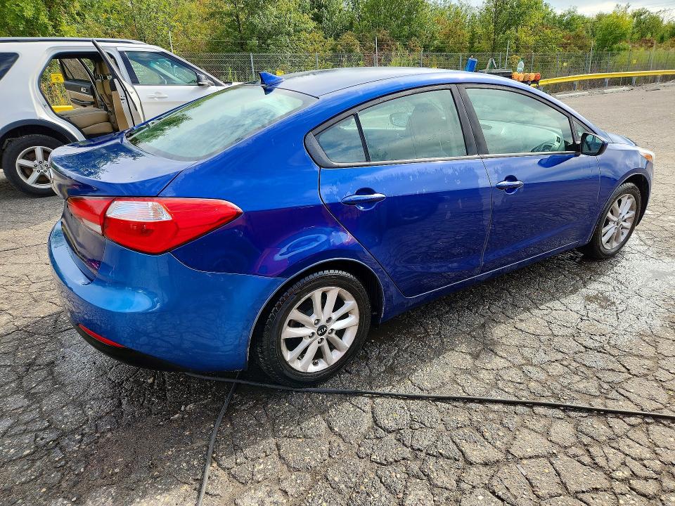 Foto 3 de la subasta – 2017 KIA FORTE con VIN 3KPFL4A71HE147273