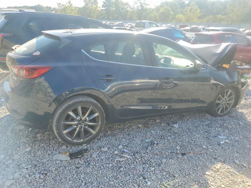 Photo 3 from auction – 2018 MAZDA 3 with VIN 3MZBN1M31JM193226