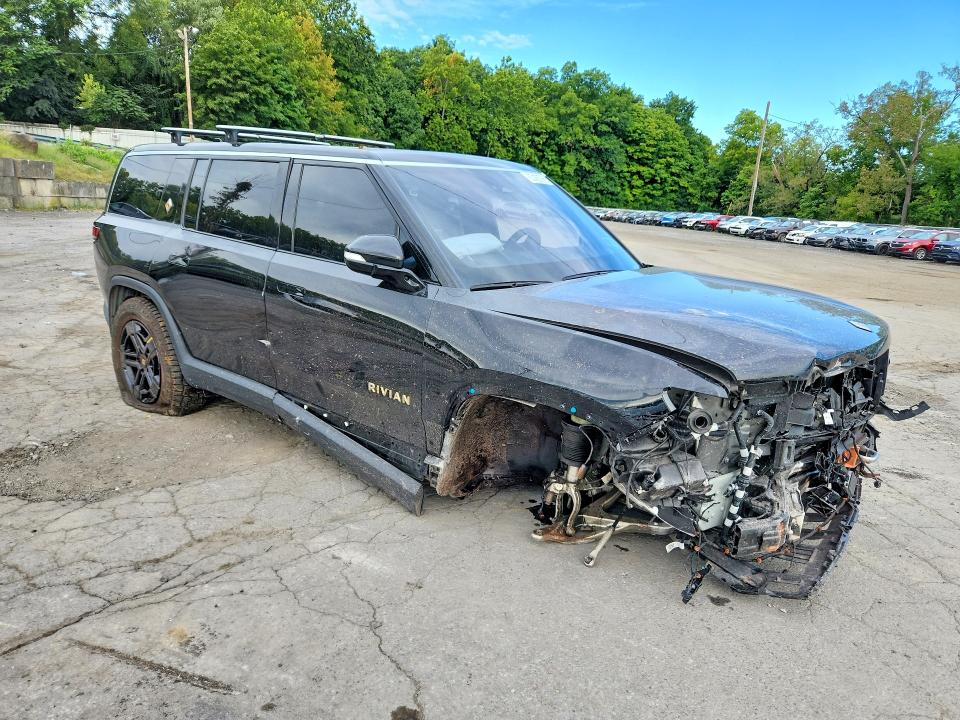 Photo 4 from auction – 2023 RIVIAN R1S with VIN 7PDSGABA7PN018355