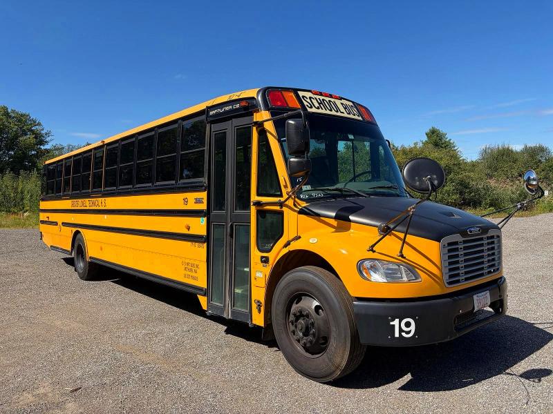 Photo 2 from auction – 2015 FREIGHTLINER CHASSIS with VIN 4UZABRDU6FCFW9523