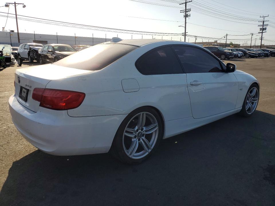 Photo 3 from auction – 2011 BMW 328 with VIN WBAKE5C54BE573680