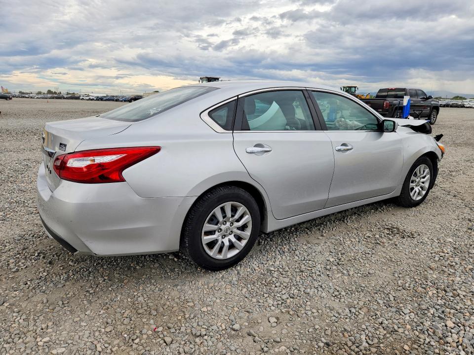 Photo 3 from auction – 2017 NISSAN ALTIMA with VIN 1N4AL3AP2HC134100