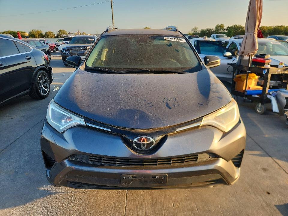 Foto 5 de la subasta – 2018 TOYOTA RAV4 con VIN JTMZFREV2JD129768