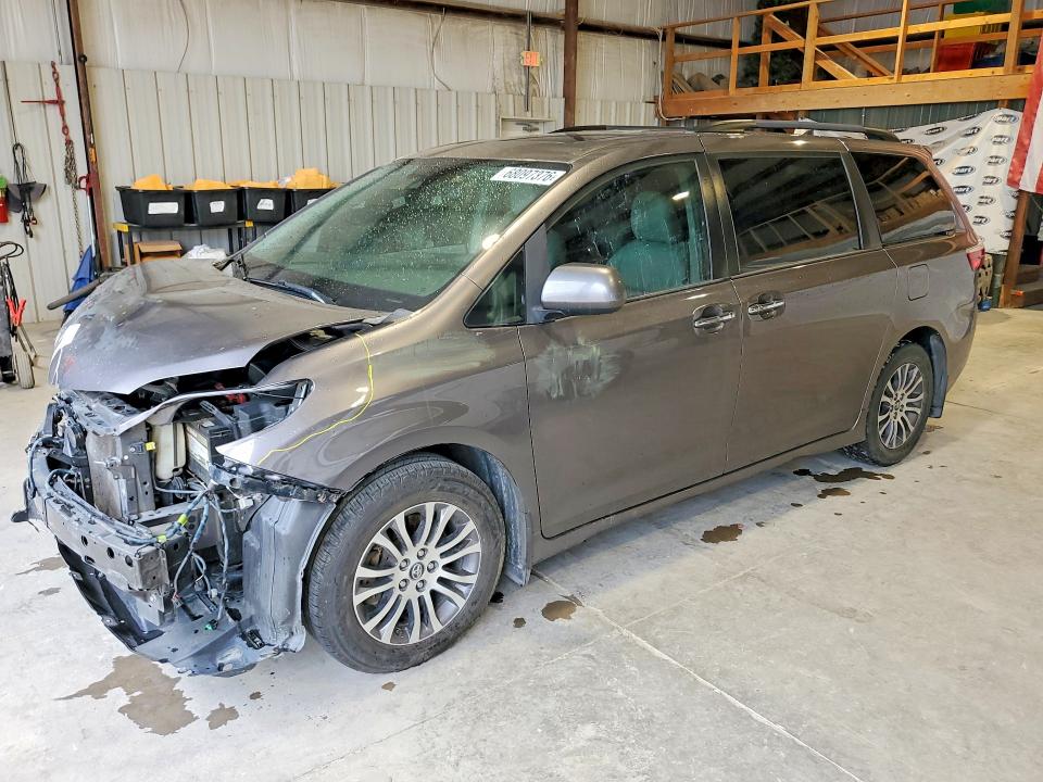 2019 TOYOTA SIENNA - Търг №68097376