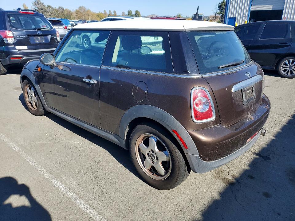 Zdjęcie 2 z aukcji – 2011 MINI COOPER z VIN WMWSU3C5XBT092562