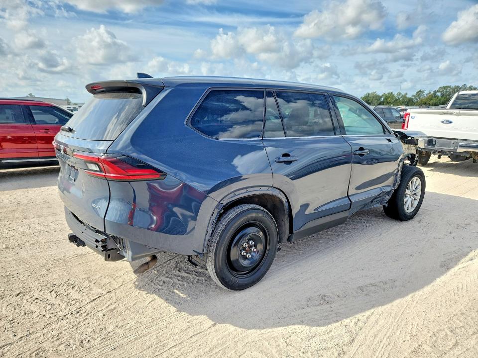 Photo 3 from auction – 2026 TOYOTA GRAND HIGHLANDER with VIN 5TDAAAB57TS110786