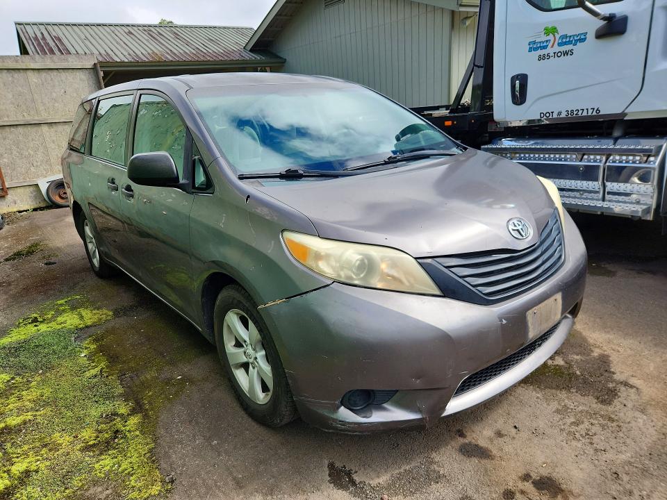 Photo 4 from auction – 2011 TOYOTA SIENNA with VIN 5TDZK3DCXBS040755