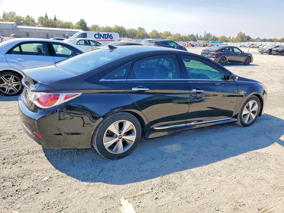 Photo 3 from auction – 2012 HYUNDAI SONATA with VIN KMHEC4A41CA062670