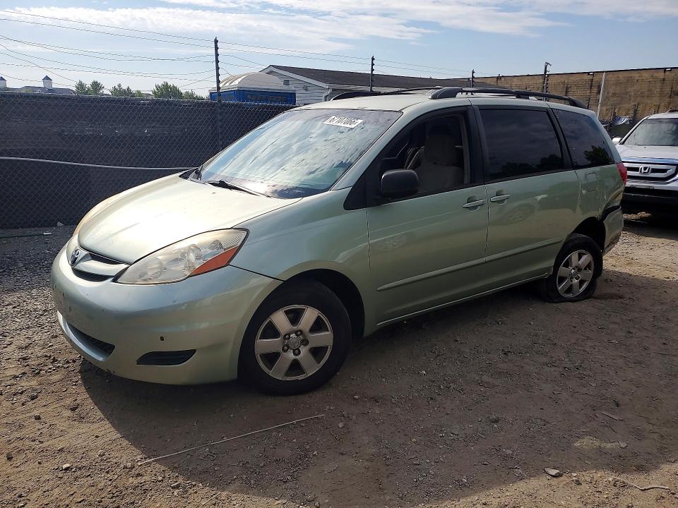 2010 TOYOTA SIENNA - Търг №67107066