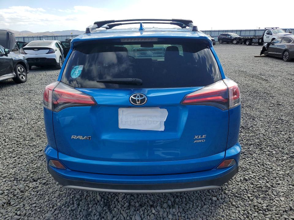 Photo 6 from auction – 2018 TOYOTA RAV4 with VIN JTMRFREV1JJ747410