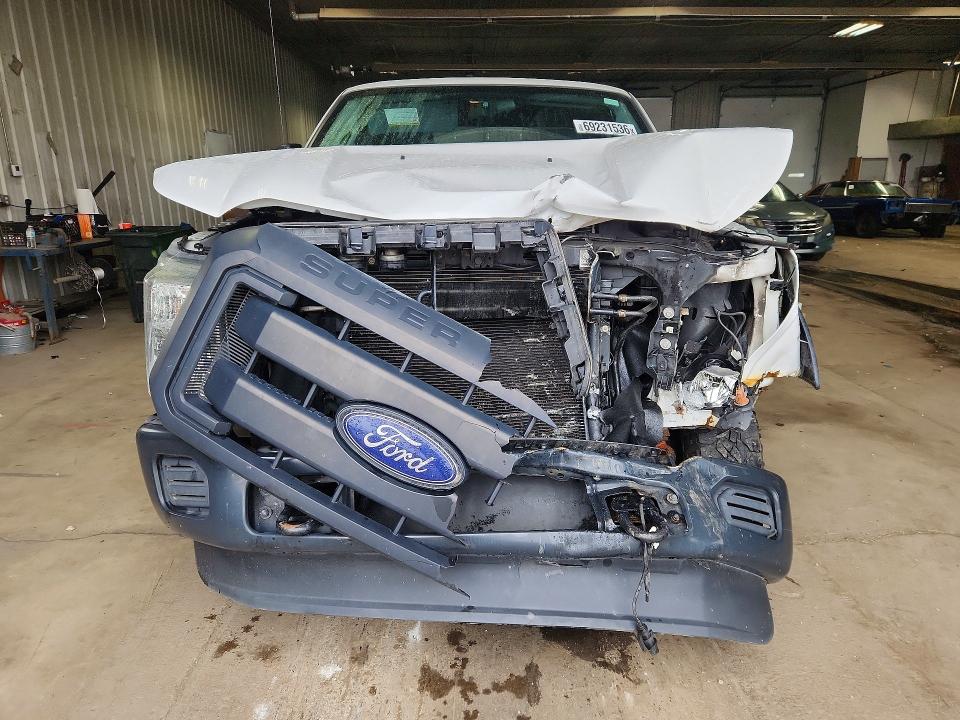 Снимка 5 от търг – 2015 FORD F250 с VIN 1FT7X2B6XFED57656