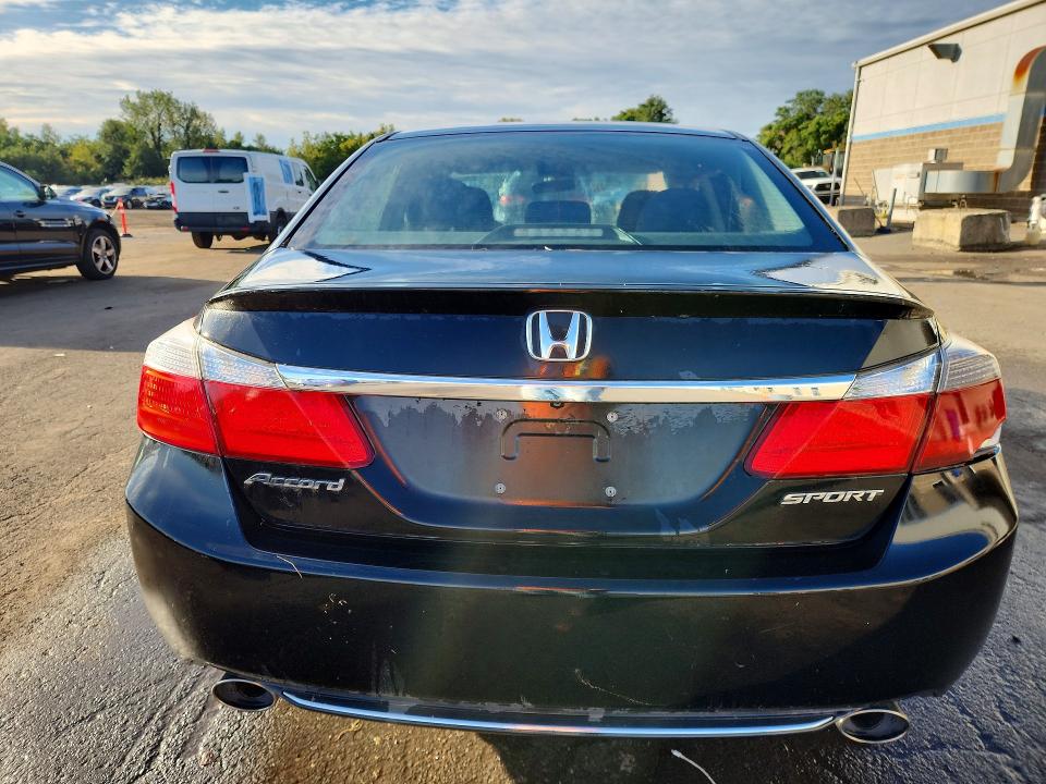 Photo 6 from auction – 2015 HONDA ACCORD with VIN 1HGCR2F57FA249952