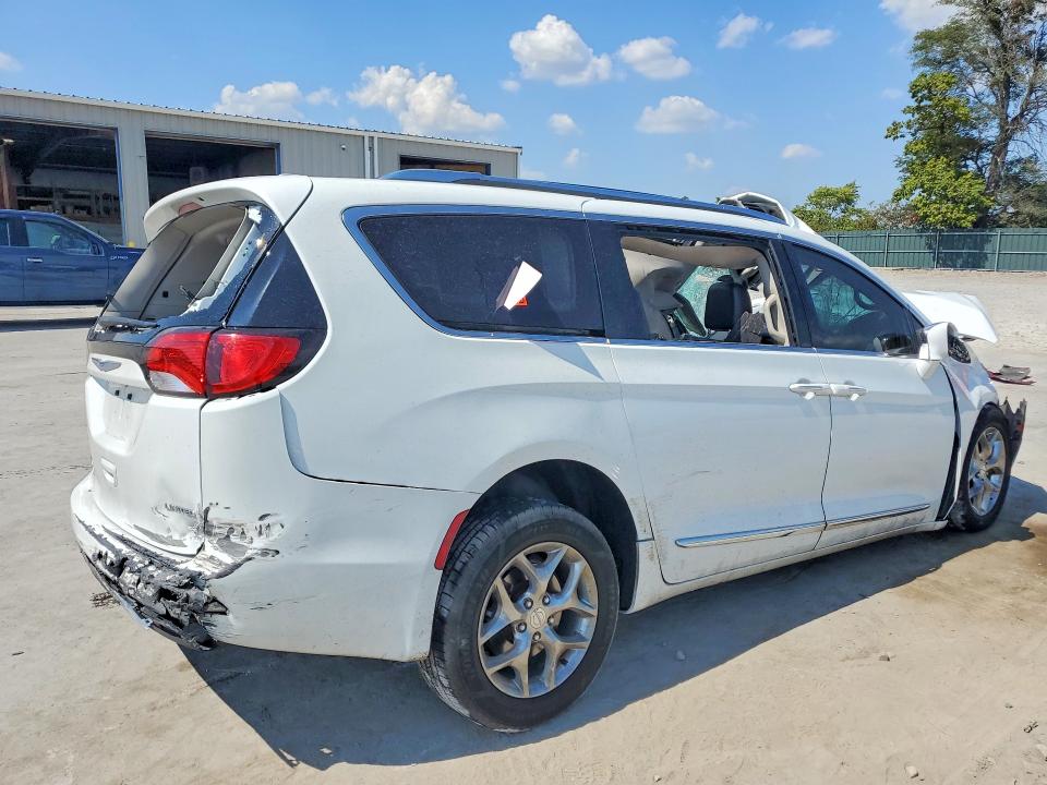 Photo 3 from auction – 2018 CHRYSLER PACIFICA with VIN 2C4RC1GGXJR272425