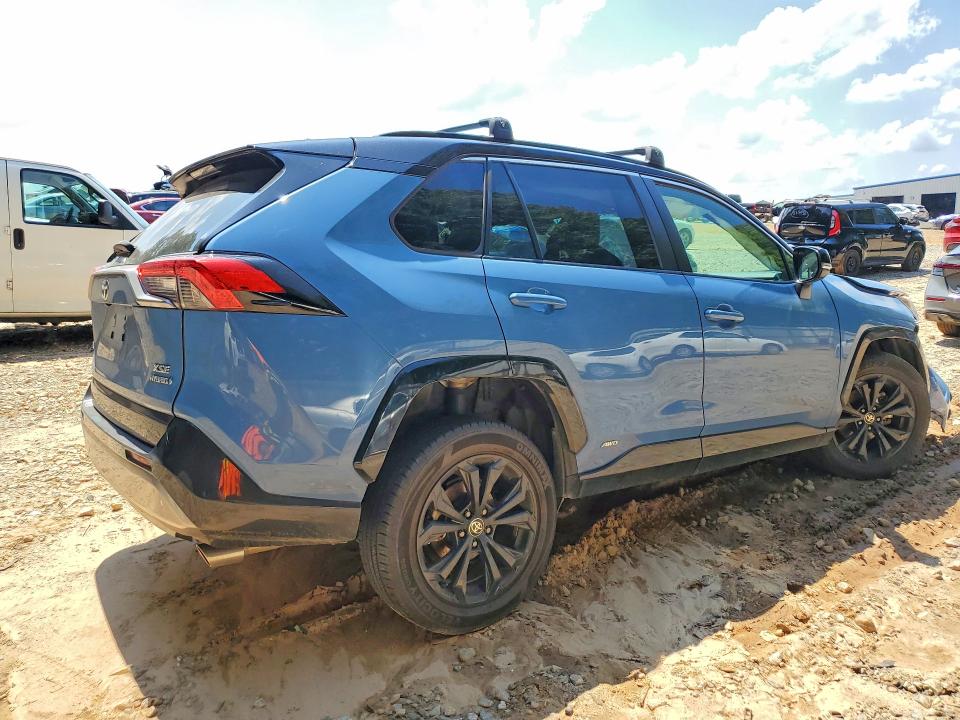 Снимка 3 от търг – 2022 TOYOTA RAV4 с VIN 2T3E6RFV8NW030748
