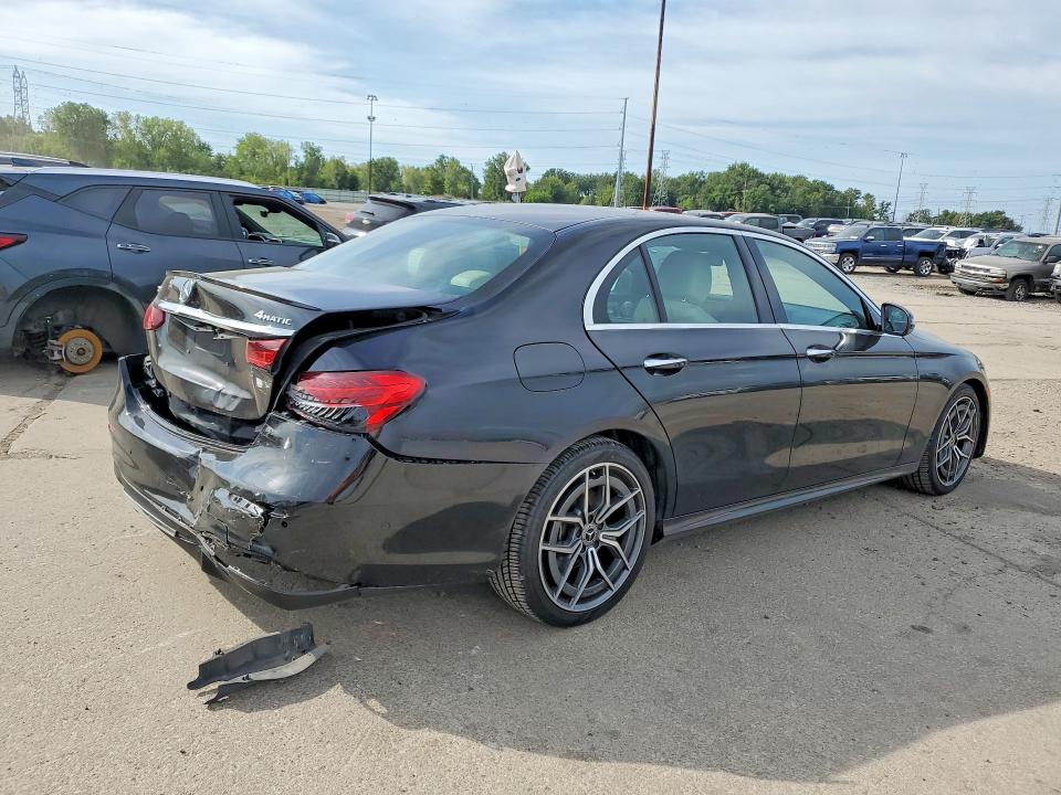 Zdjęcie 3 z aukcji – 2021 MERCEDES-BENZ E z VIN W1KZF8EB8MA904599