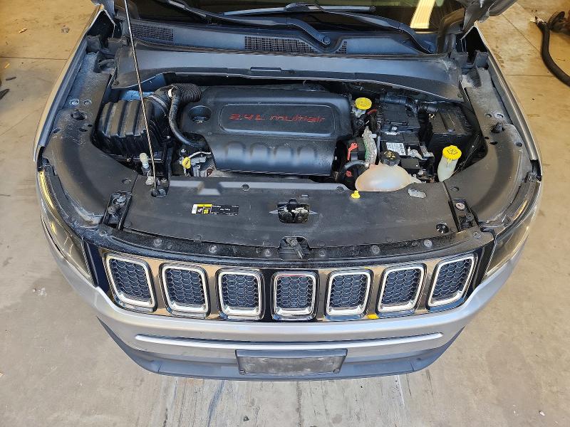 Photo 12 from auction – 2018 JEEP COMPASS with VIN 3C4NJDAB9JT408804