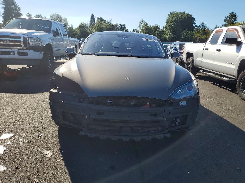 Foto 5 de la subasta – 2015 TESLA MODEL S con VIN 5YJSA1H28FF095144