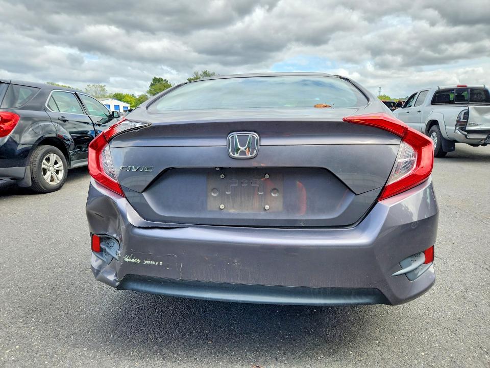 Снимка 6 от търг – 2018 HONDA CIVIC с VIN 2HGFC2F50JH565931