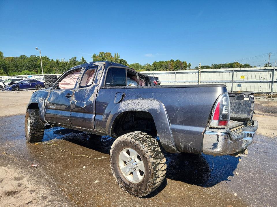 Снимка 2 от търг – 2014 TOYOTA TACOMA с VIN 5TFTU4GN3EX052392