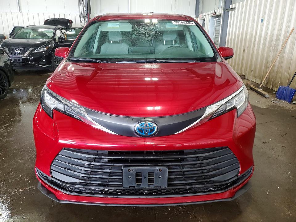 Foto 5 de la subasta – 2021 TOYOTA SIENNA con VIN 5TDKRKEC2MS043884