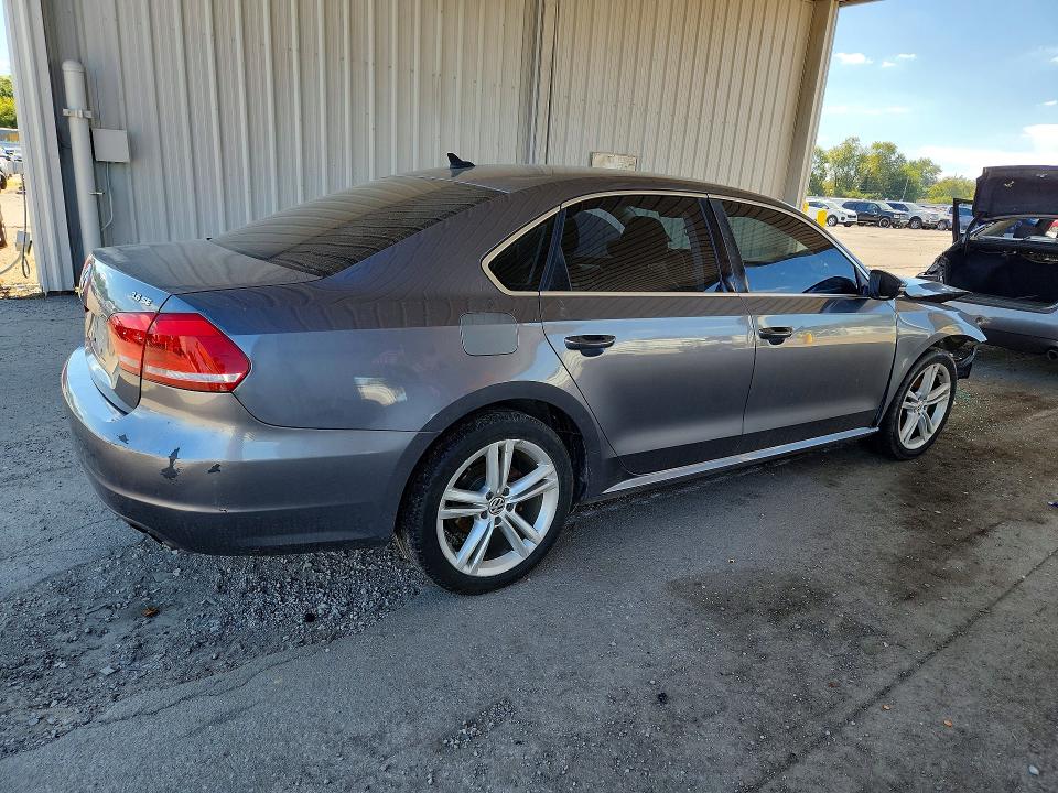 Снимка 3 от търг – 2012 VOLKSWAGEN PASSAT с VIN 1VWBM7A33CC054679