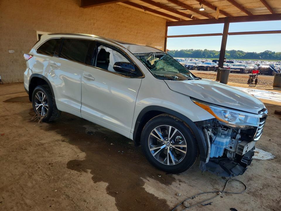 Photo 4 from auction – 2016 TOYOTA HIGHLANDER with VIN 5TDKKRFH4GS505115