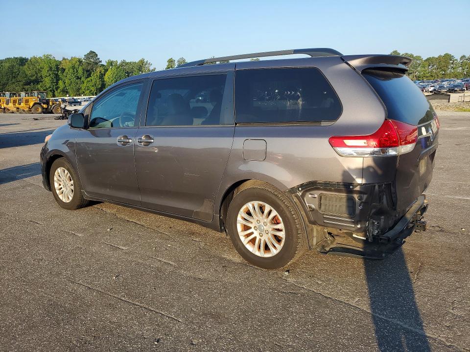 Photo 2 from auction – 2011 TOYOTA SIENNA with VIN 5TDYK3DC0BS128192