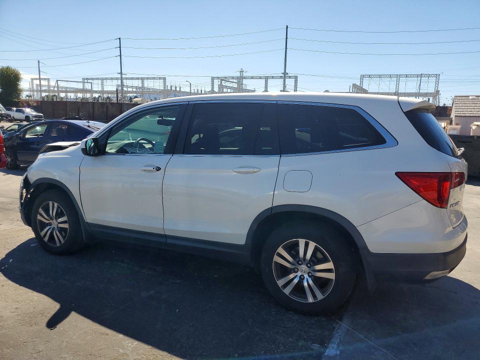 Photo 2 from auction – 2016 HONDA PILOT with VIN 5FNYF5H51GB041988