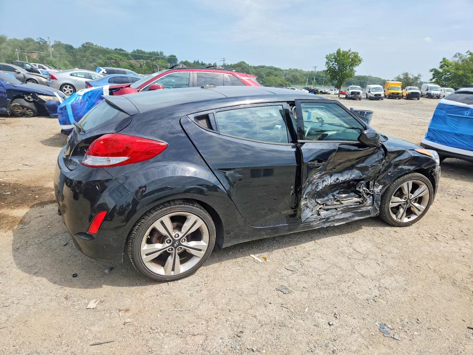 Photo 3 from auction – 2017 HYUNDAI VELOSTER with VIN KMHTC6AD3HU320082