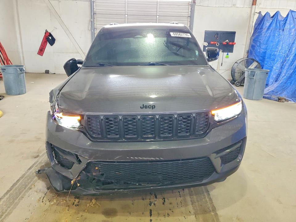 Снимка 5 от търг – 2023 JEEP GRAND CHEROKEE с VIN 1C4RJHAG6PC622755