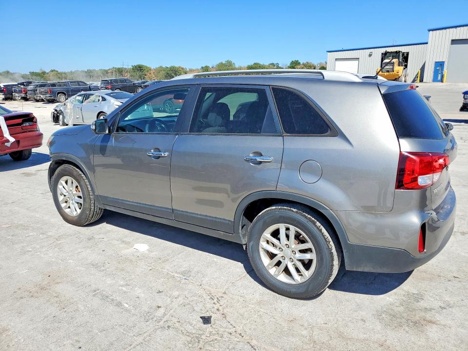 Photo 2 from auction – 2015 KIA SORENTO with VIN 5XYKT4A72FG635596