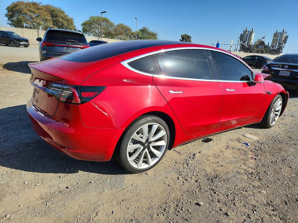 صورة رقم 3 من المزاد - 2018 TESLA MODEL 3 مع VIN 5YJ3E1EA5JF155054