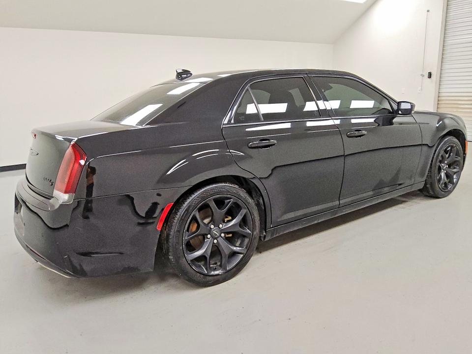 Photo 3 from auction – 2021 CHRYSLER 300 with VIN 2C3CCABG6MH595771