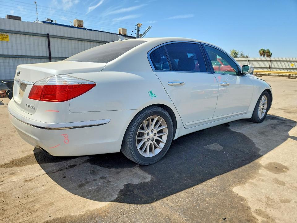 Photo 3 from auction – 2009 HYUNDAI GENESIS with VIN KMHGC46E79U037726