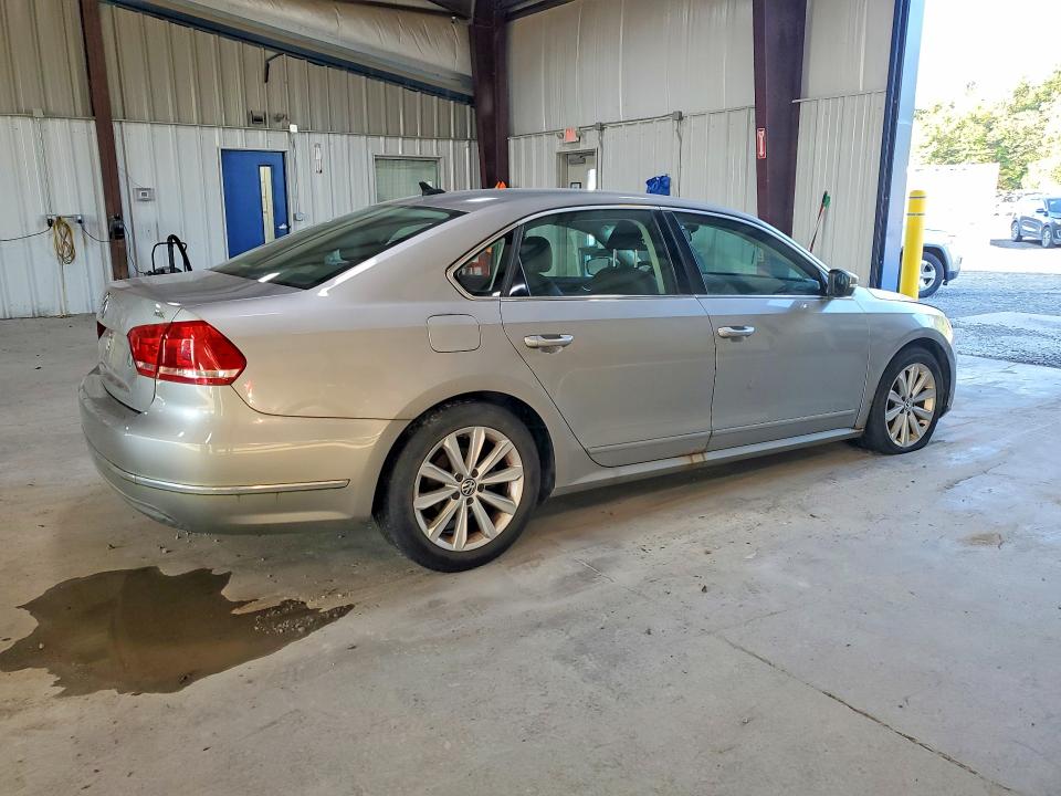 Photo 3 from auction – 2013 VOLKSWAGEN PASSAT with VIN 1VWCH7A38DC021252