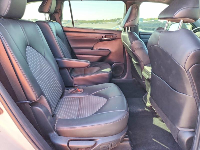 Photo 11 from auction – 2022 TOYOTA HIGHLANDER with VIN 5TDLZRBH0NS243340