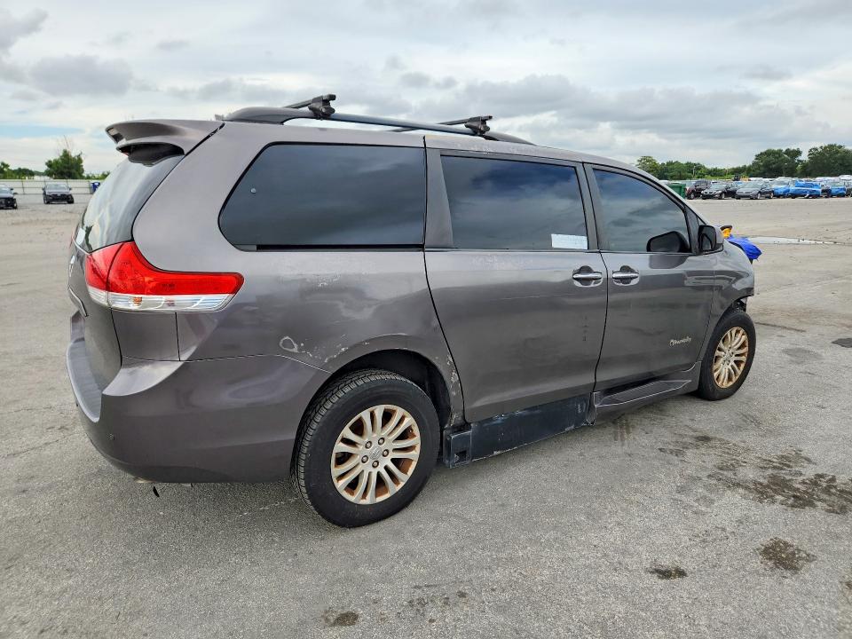 Photo 3 from auction – 2012 TOYOTA SIENNA with VIN 5TDYK3DC5CS248605