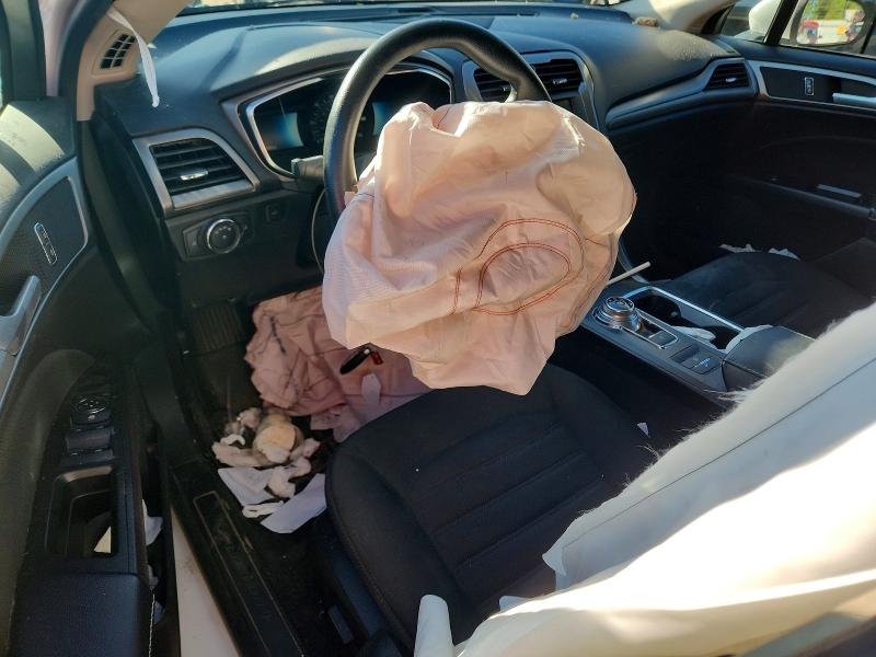 Photo 8 from auction – 2017 FORD FUSION with VIN 3FA6P0LU3HR347912
