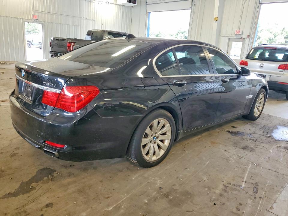 Photo 3 from auction – 2010 BMW 750 with VIN WBAKC6C57ACL67632