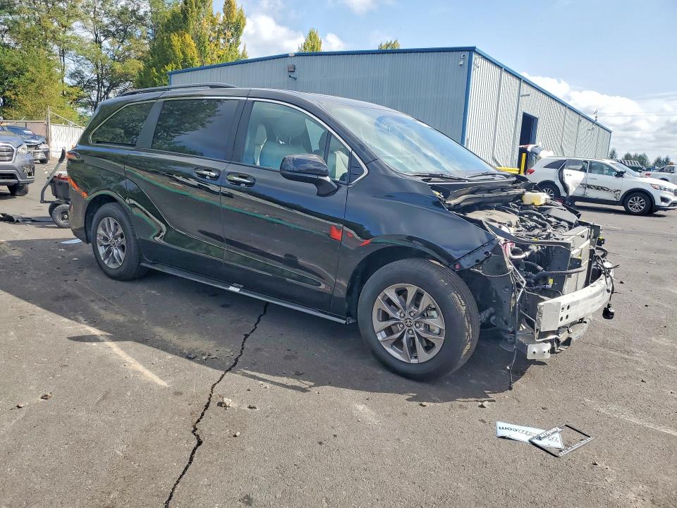 Photo 4 from auction – 2026 TOYOTA SIENNA with VIN 5TDYRKEC3TS295040