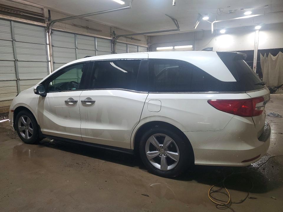 Photo 2 from auction – 2018 HONDA ODYSSEY with VIN 5FNRL6H73JB081145