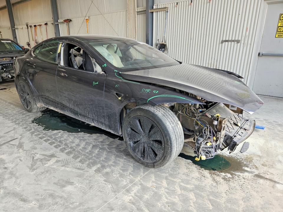 Фото 4 с аукциона – 2021 TESLA MODEL S с VIN 5YJSA1E56MF441395