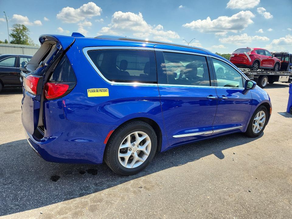 Фото 3 с аукциона – 2019 CHRYSLER PACIFICA с VIN 2C4RC1EG1KR549757