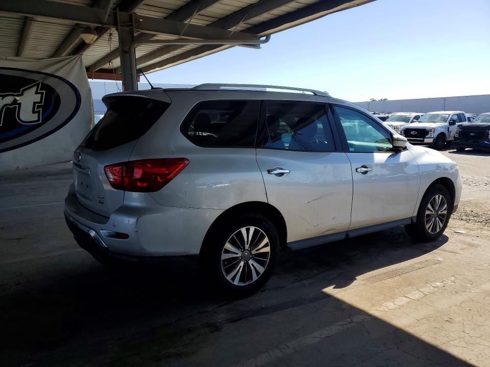 Photo 3 from auction – 2017 NISSAN PATHFINDER with VIN 5N1DR2MM4HC618220